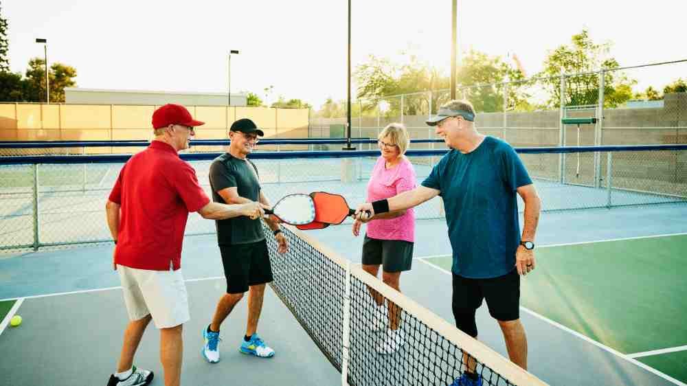 Can you switch sides in pickleball?