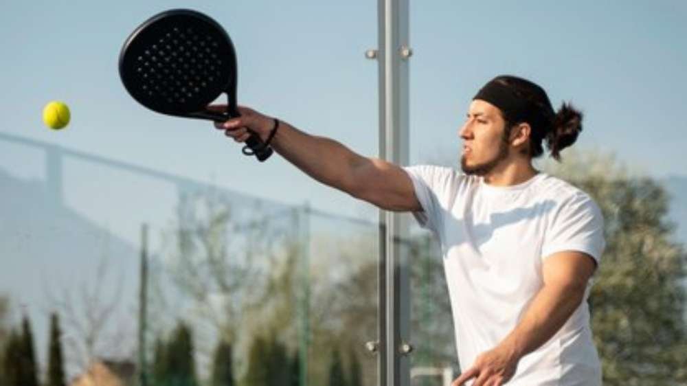 Can you serve backhand in pickleball?